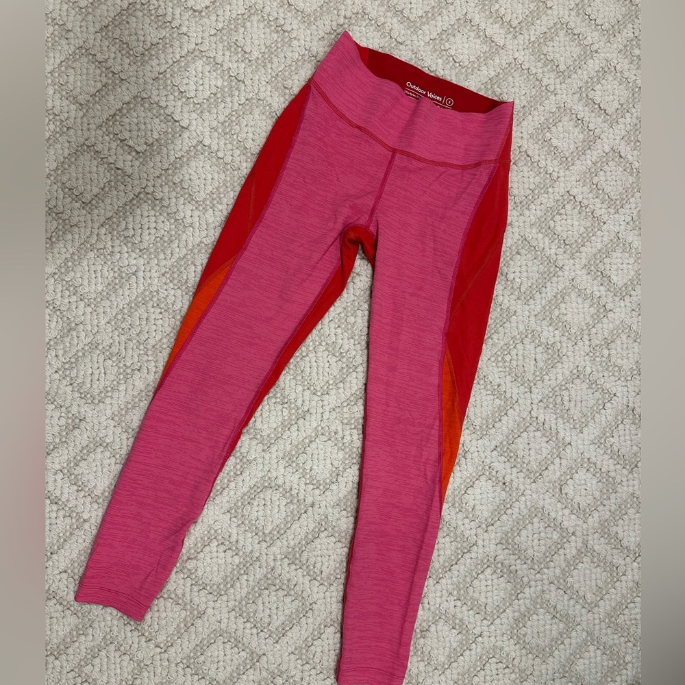 Outdoor Voices leggings

Hot pink/red

Size S